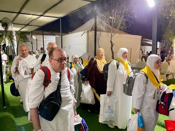 نجاح نفرة حجاج الجمعيات من عرفات إلى مزدلفة مع غروب شمس يوم عرفة