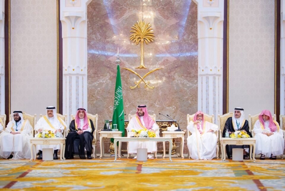 نيابة عن الملك.. ولي العهد يستقبل بقصر منى المهنئين بعيد الأضحى