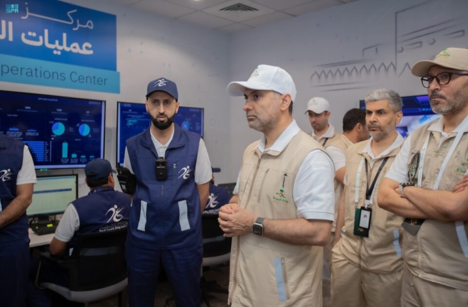 وزير الصحة يتفقد خدمات مركز عمليات الحج التابع "للغذاء والدواء"