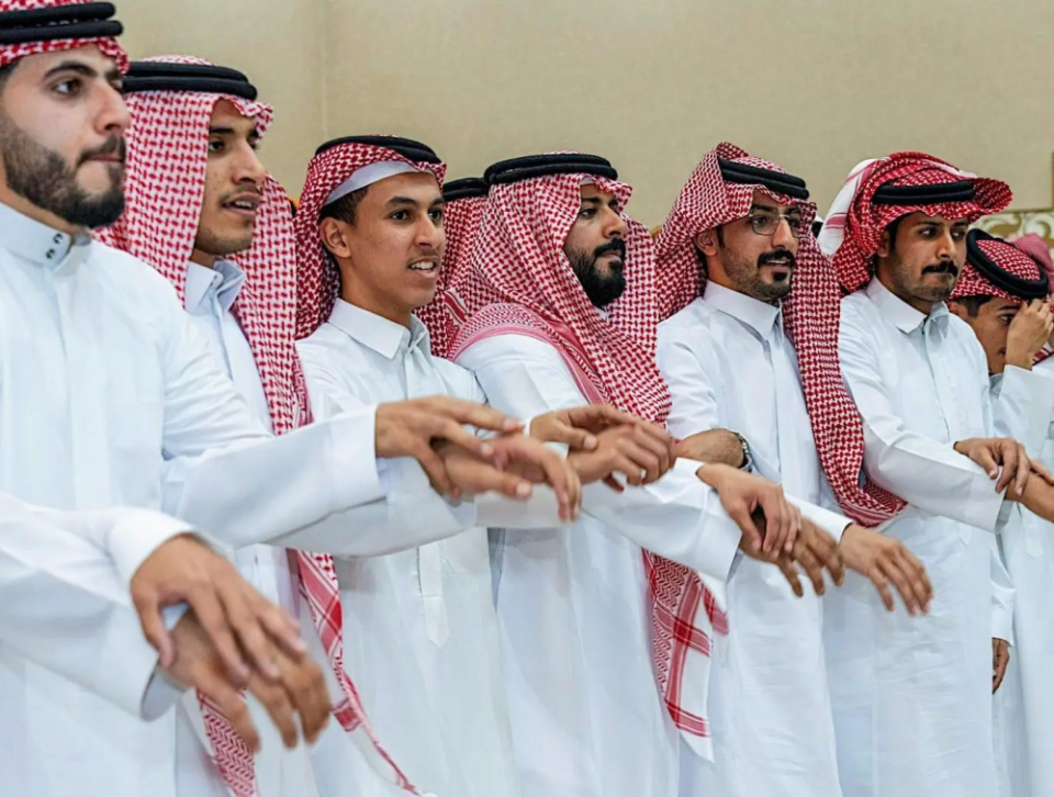 "الردادية".. فن شعبي تاريخي يواصل حضوره في المناسبات الاجتماعية