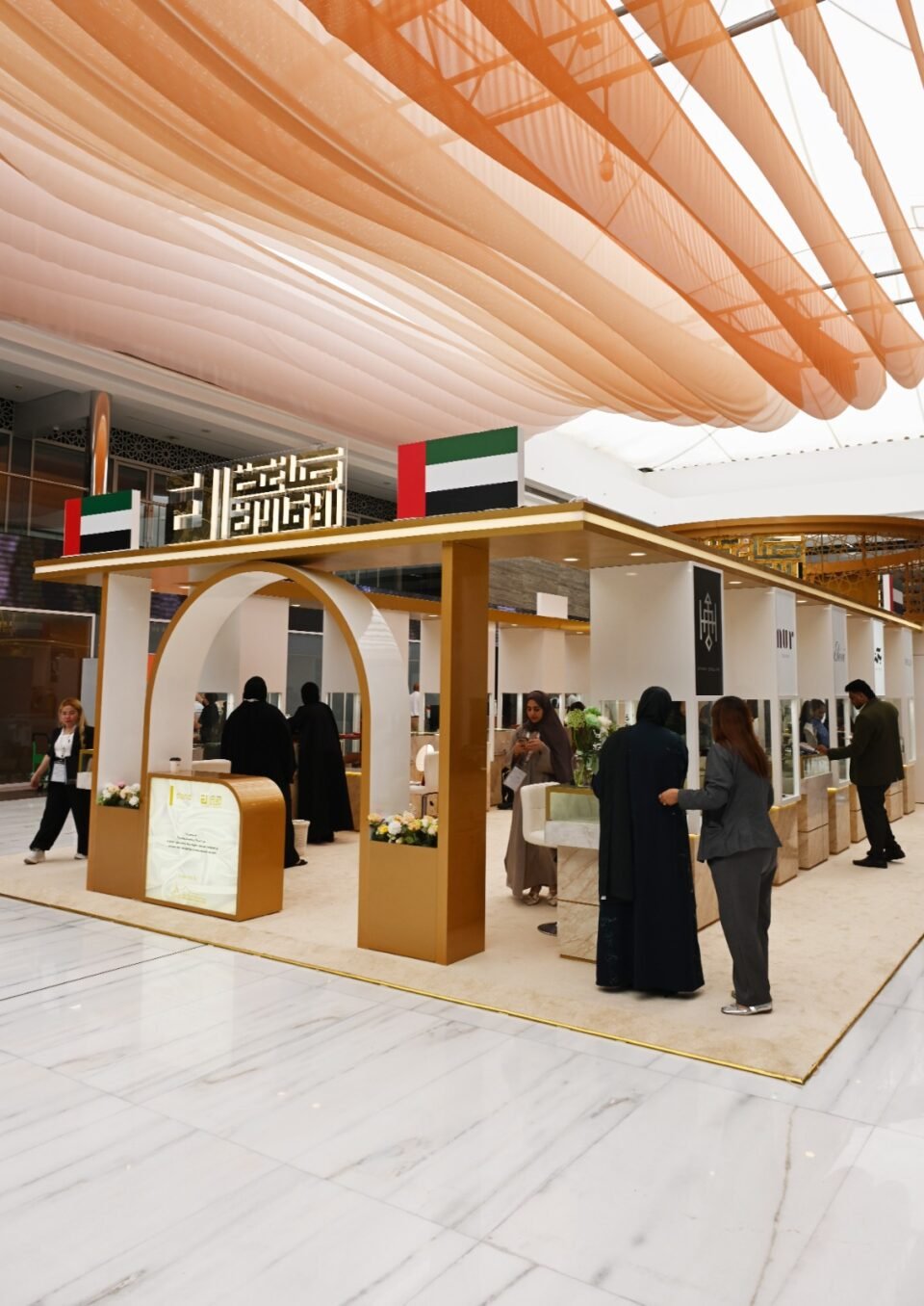 "صاغة الإمارات" تطلق أول حجر كريم محلي في معرض الشرق الأوسط للساعات والمجوهرات