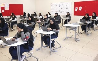أسئلة الرياضيات مباشرة والوقت كافٍ للإجابة والمراجعة