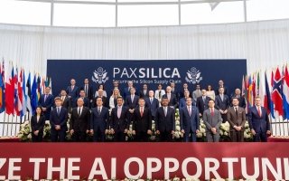 الإمارات وأميركا تعززان شراكتهما في الذكاء الاصطناعي والتكنولوجيا خلال قمة “Pax Silica”