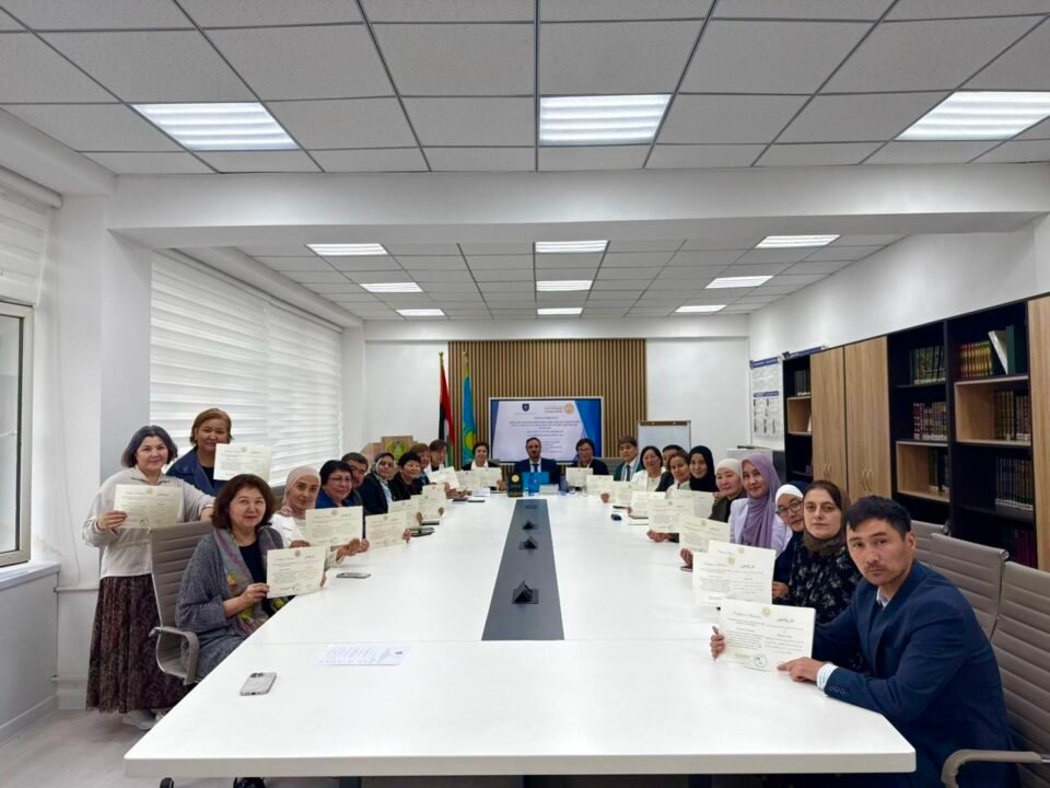 الجامعة القاسمية تؤهل 42 أكاديميا في كازاخستان لتعليم العربية للناطقين بغيرها