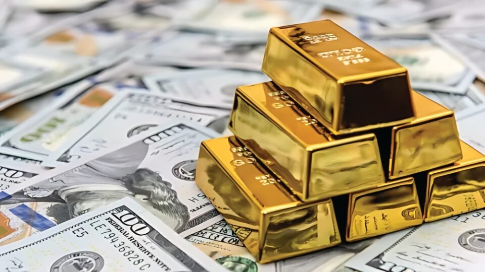 الذهب يتراجع تحت ضغط الدولار وانتظار قرار ترامب بشأن إيران