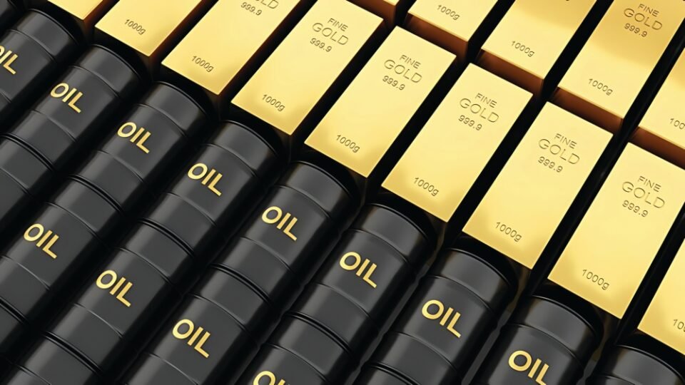 الذهب يعود إلى الصعود مع تراجع النفط وترقب مسار الفائدة الأمريكية