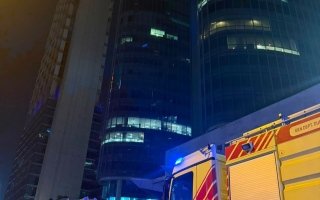 السيطرة على حريق محدود بمبنى على شارع الشيخ زايد في دبي