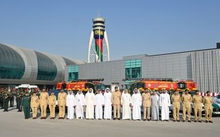 برج المراقبة بمطار دبي الدولي يتوشّح بعلم الإمارات احتفاءً بروح الوطن