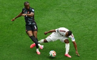 بعد كسره قدم لاعب كندا.. فيفا يوقف لاعب قطر عاصم مادبو 5 مباريات