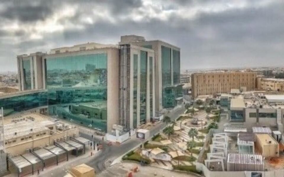 بعد نزيف حاد.. فريق طبي ينقذ طفلاً من إصابة قاتلة في الرقبة