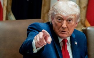 ترامب يأمر بفتح تحقيق بسبب بطء انخفاض أسعار البنزين