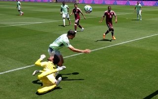 جدل عالمي بعد هدف سويسرا في مرمى قطر.. و”فيفا” يعلق