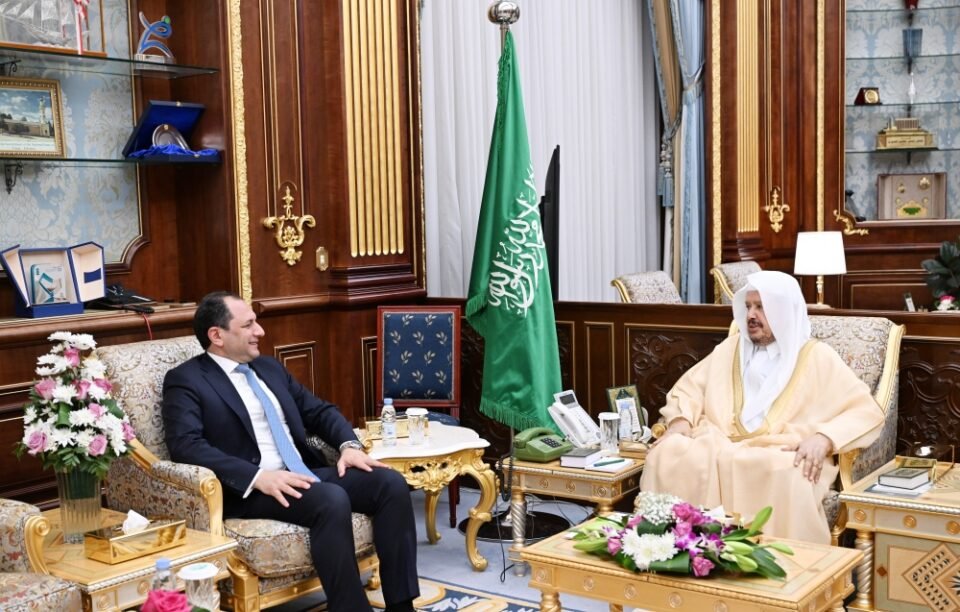 رئيس مجلس الشورى يبحث تعزيز التعاون مع سفير لبنان لدى المملكة