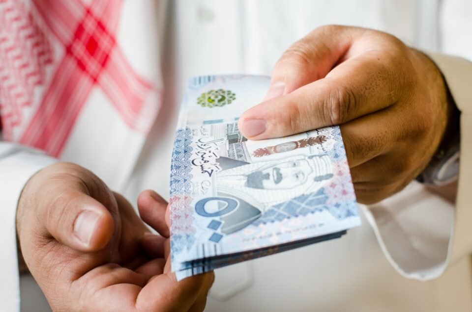 سعر الريال اليوم الأربعاء مقابل الجنيه.. انخفاض في البنوك المصرية