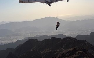 شرطة دبي تنقذ شاباً تاه في جبال حتا