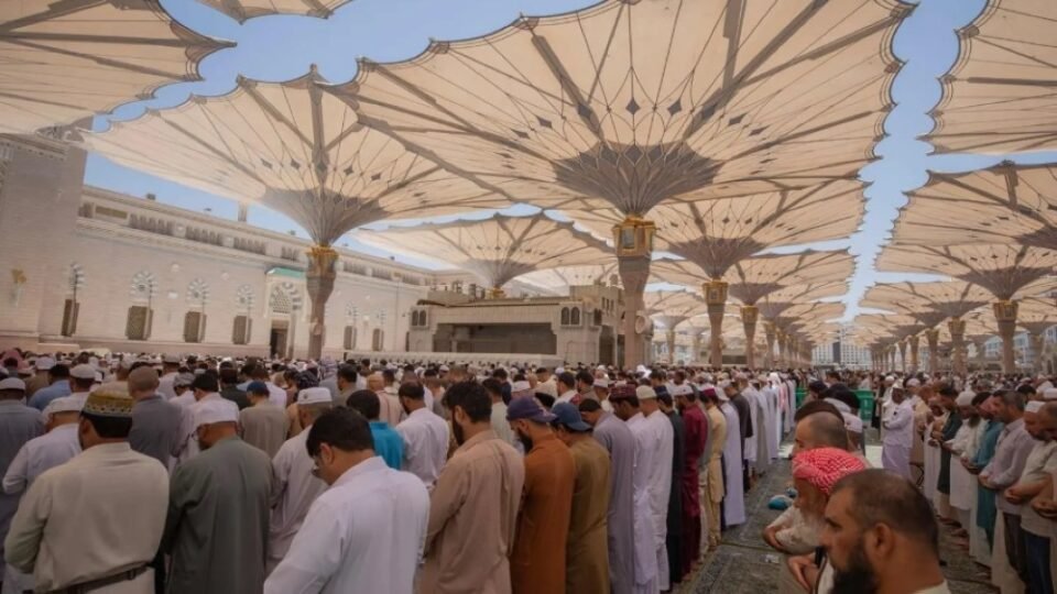صور.. مشاهد روحانية وتنظيم محكم بالمسجد النبوي في أول جمعة بعد مناسك الحج