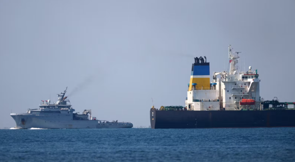 فرنسا تعترض ناقلة نفط مرتبطة بروسيا قبالة سواحل صقلية
