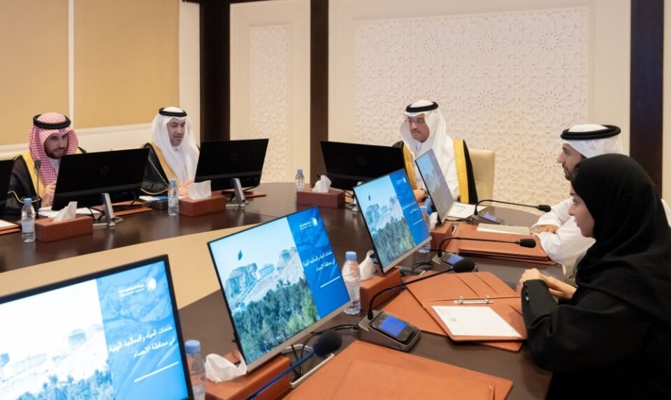 محافظ الأحساء يطّلع على أعمال شركة المياه الوطنية وخططها التشغيلية