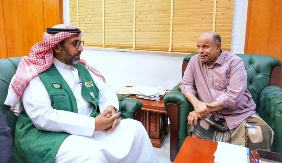 محافظ حضرموت: المشاريع الإنسانية السعودية عززت الخدمات في اليمن