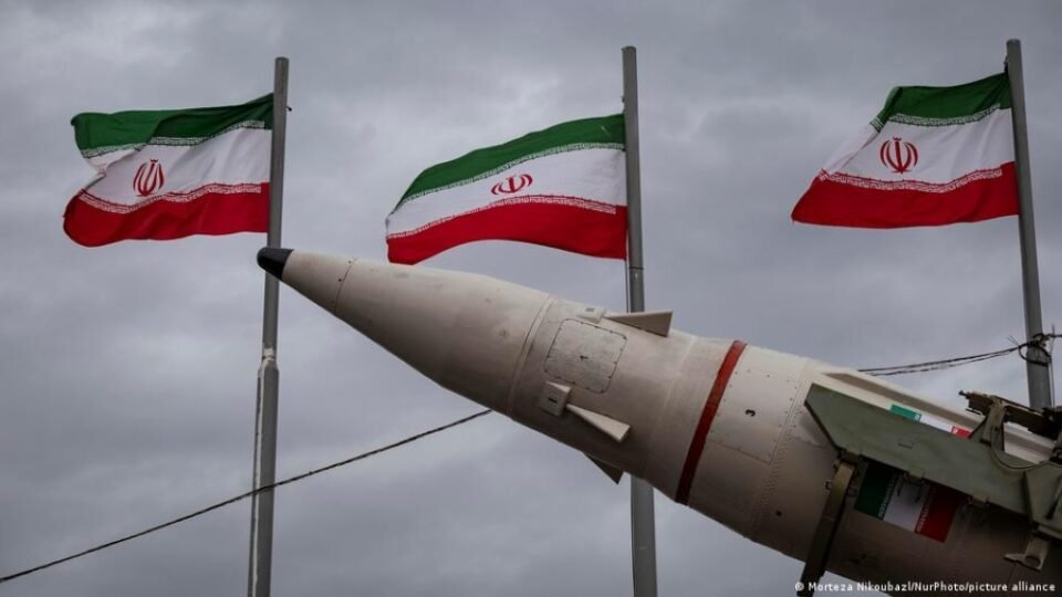 مسؤول إيراني: طهران وافقت على التخلي عن النووي