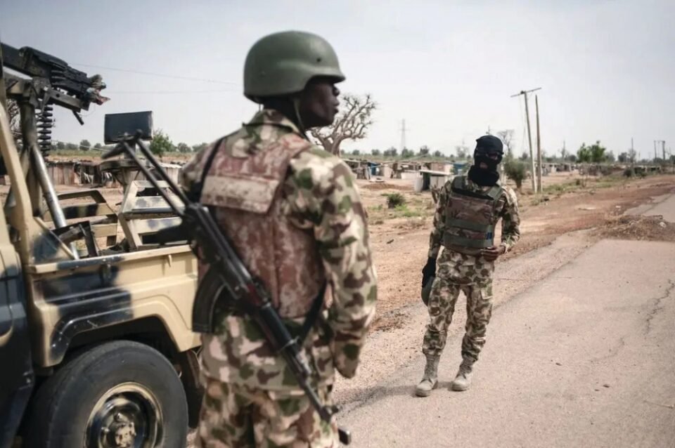 مستهدفًا مواقع العصابات.. الجيش النيجيري يقضي على 5 مسلحين ويحرر 31 رهينة