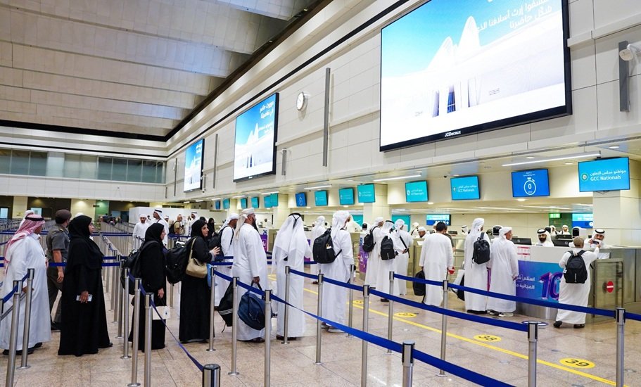 مطارات دبي تستقبل الحجاج العائدين إلى الإمارات بختم ترحيبي خاص