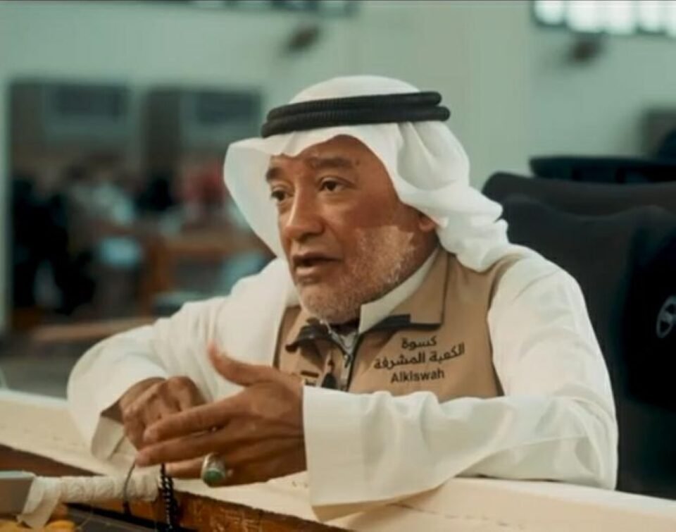 من الإبرة إلى سطح الكعبة.. حكايات صُنّاع الكسوة بين الشرف والإتقان والمسؤولية