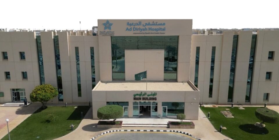 نجاح جراحي متقدم في استئصال أورام كبيرة على المبيضين بمستشفى الدرعية