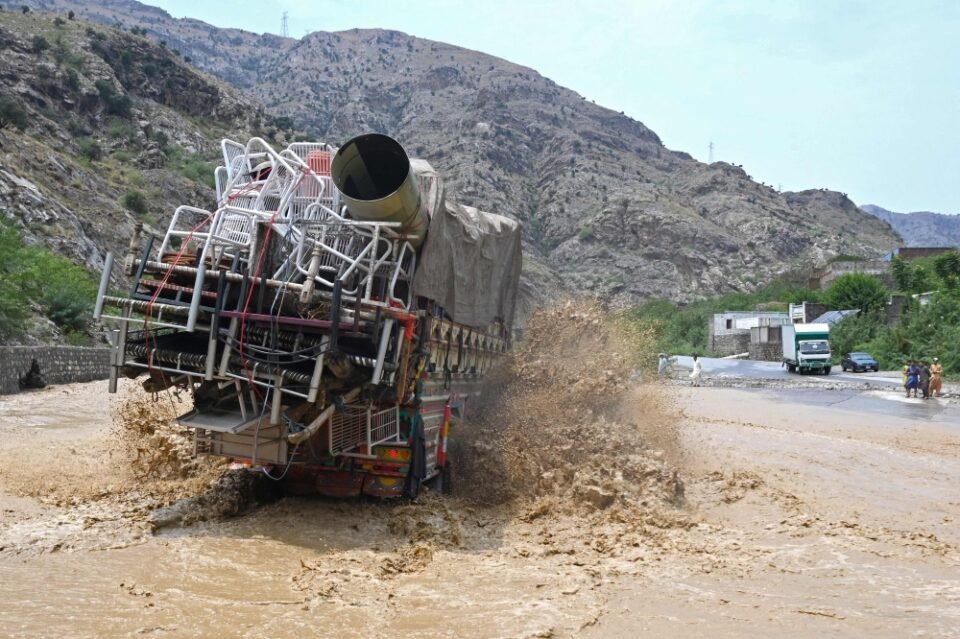 20 قتيلًا و80 جريحًا جراء فيضانات في أفغانستان.. وفقدان 100 شخص