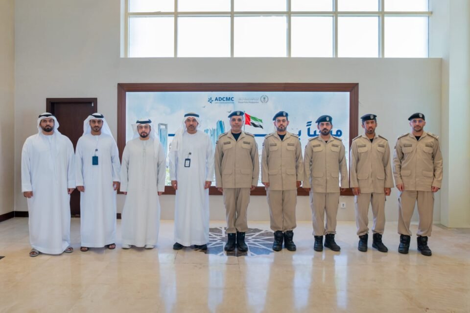 "إدارة الطوارئ والأزمات بأبوظبي" يطلع وفد شرطة الشارقة على نموذجه لحوكمة استمرارية الأعمال