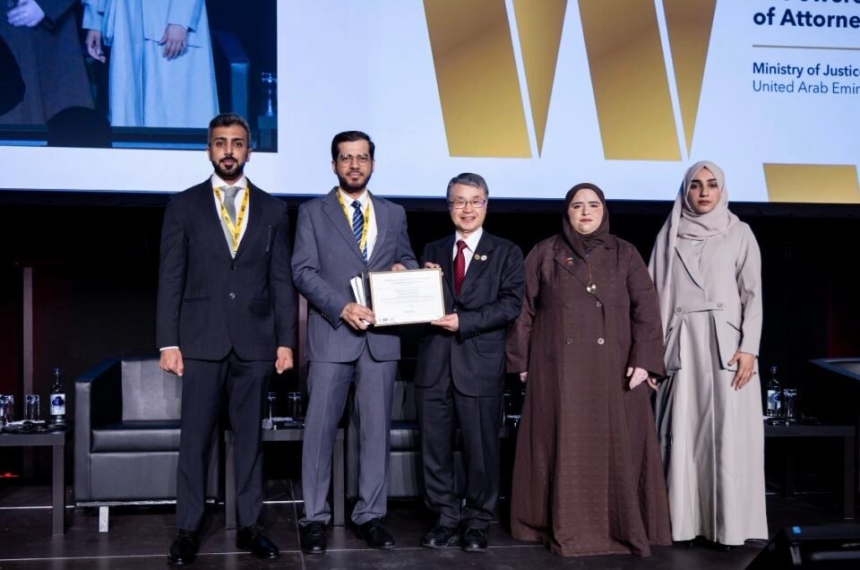 "العدل" تحصد جائزتين رفيعتين ضمن قمة ومنتدى عالميين
