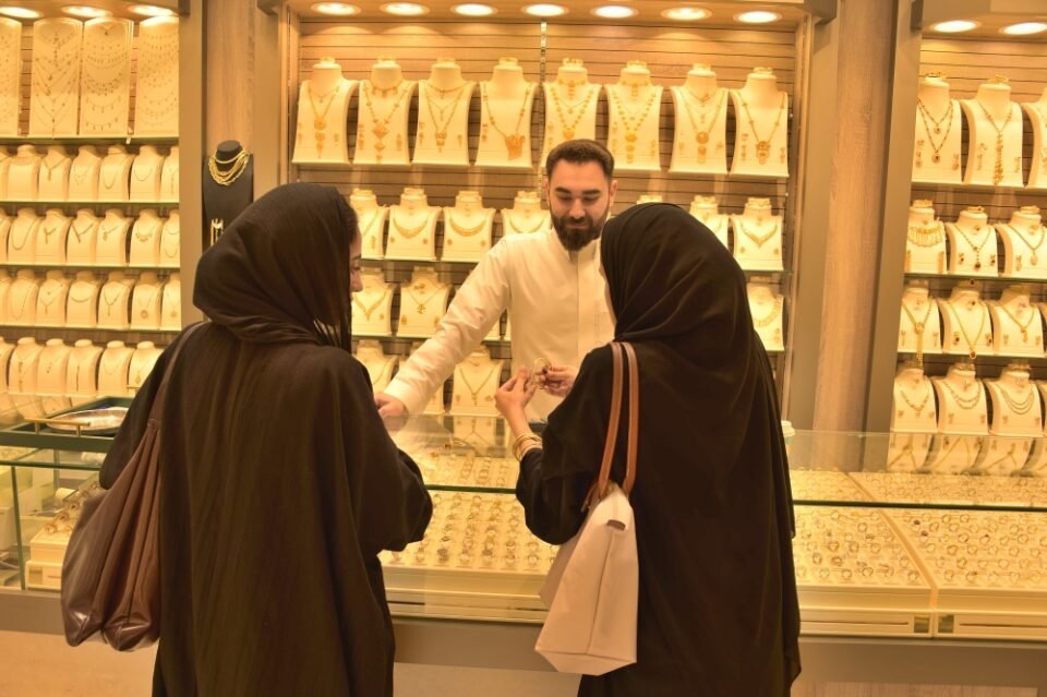 أسعار الذهب اليوم في السعودية.. هل يتواصل تراجع جرام الذهب عيار 21؟