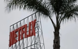 أسهم نتفليكس تهبط 11% مع مخاوف من تباطؤ النمو