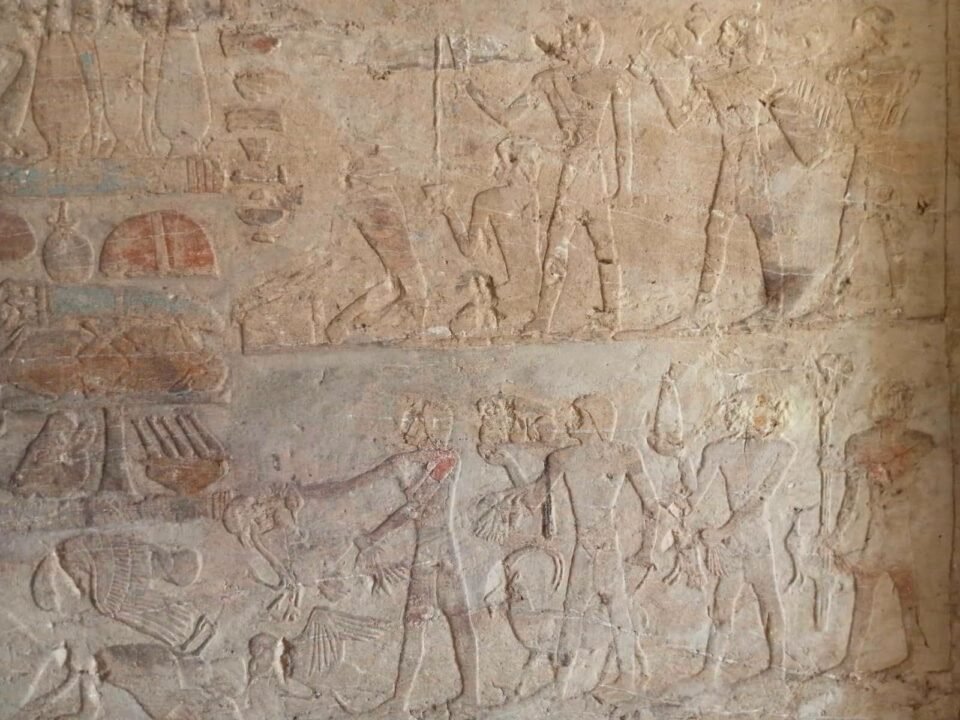 اكتشاف 3 مقابر صخرية من عصر الدولة الحديثة بجبانة البوباسطيون بسقارة