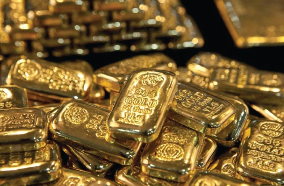 الذهب يرتفع مدعومًا بتراجع الدولار والتضخم