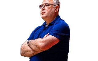 السوري هادي درويش مدرباً لسلة الشارقة