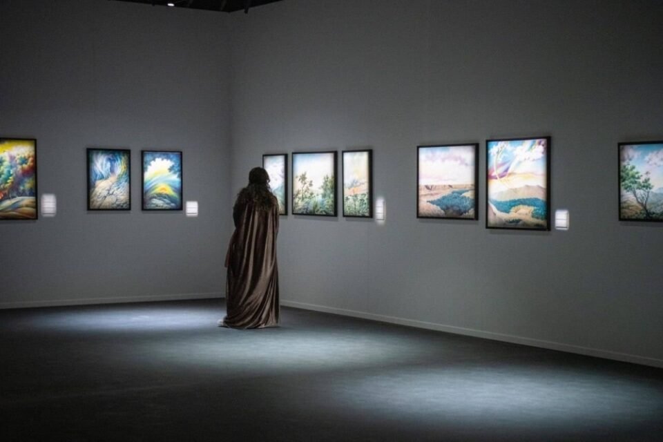 «الفنون البصرية» تستعرض برامج التبادل الثقافي وتطلق مشروع الحركة الفنية