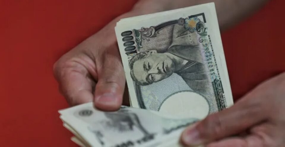 اليابان تشهد أكبر موجة إفلاس منذ 2022 مع تراجع الين لمستوى تاريخي