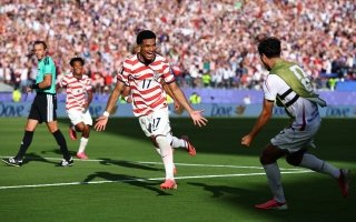بعشرة لاعبين.. أميركا تتجاوز البوسنة بثنائية وتضرب موعدًا مع بلجيكا في ثمن النهائي