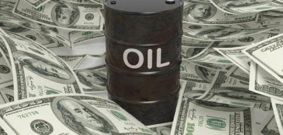 تراجع الدولار أمام عملات رئيسية بعد انخفاض أسعار النفط