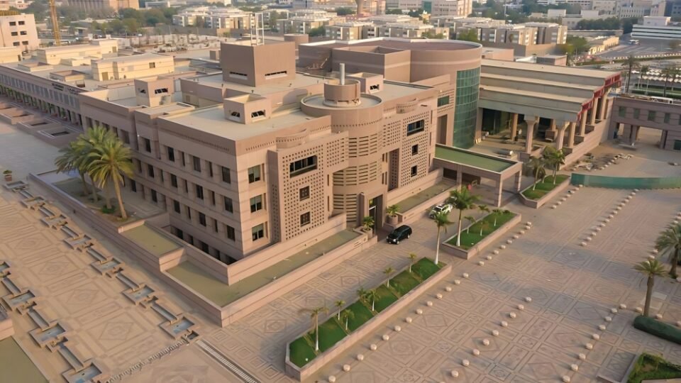 جامعة الملك عبدالعزيز تغيّر مسمى «علوم الأرض» إلى «كلية التعدين»