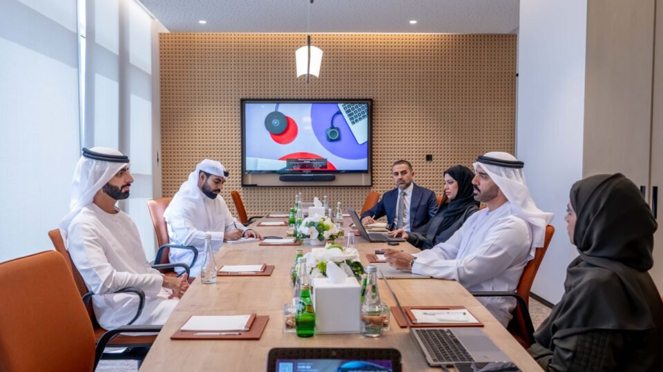 حميد بن عمار يترأس اجتماع برنامج عجمان للذكاء الاصطناعي ويطّلع على خارطة المرحلة الأولى