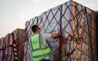 دبي الإنسانية توجّه رابع شحناتها الإغاثية إلى أوغندا ضمن جسرها الجوي الداعم لجهود مكافحة إيبولا