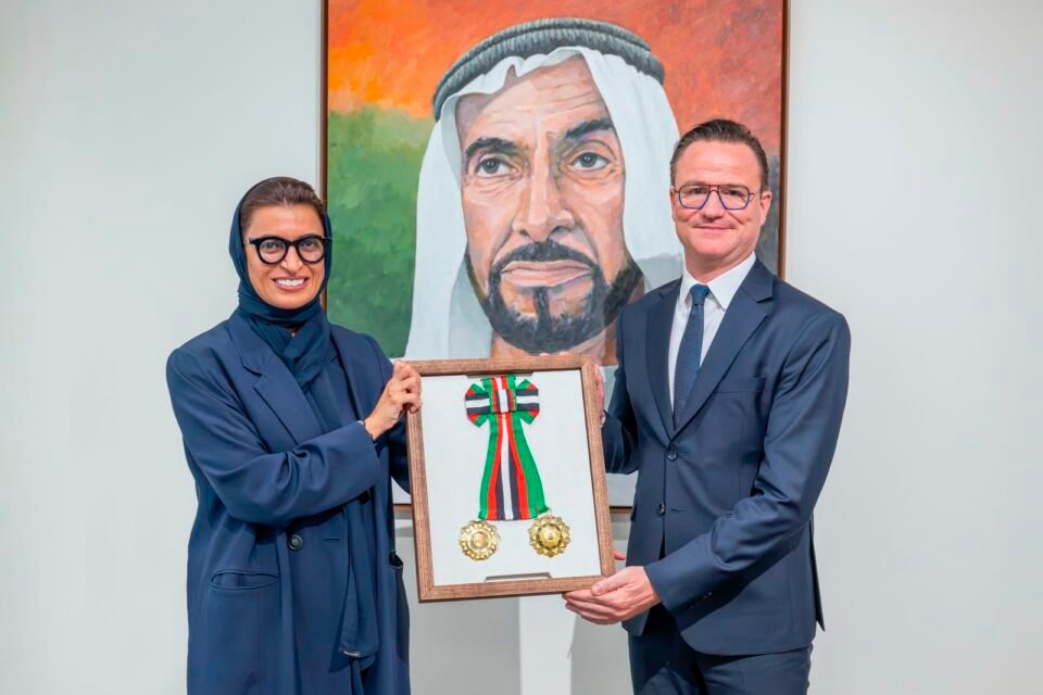 رئيس الدولة يمنح سفير بلجيكا وسام الاستقلال من الطبقة الأولى