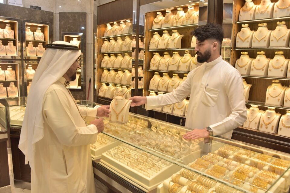 سعر جرام الذهب عيار 21 اليوم في السعودية.. تراجع جديد بالأسواق