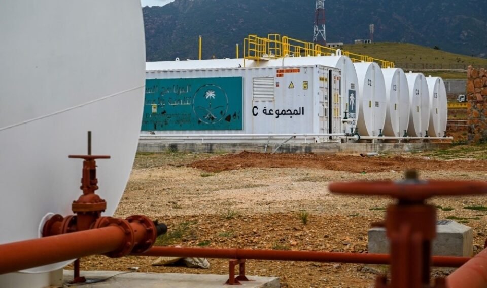 سقطرى تستقبل 7500 طن من الديزل عبر البرنامج السعودي لإعمار اليمن