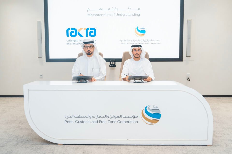 سلطة دبي البحرية وهيئة رأس الخيمة للمواصلات توقّعان مذكرة تعاون