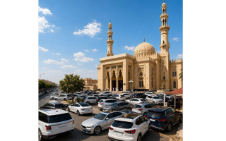شرطة أبوظبي تحذر السائقين من الوقوف العشوائي للمركبات أمام المساجد وفي الطرق الرئيسية