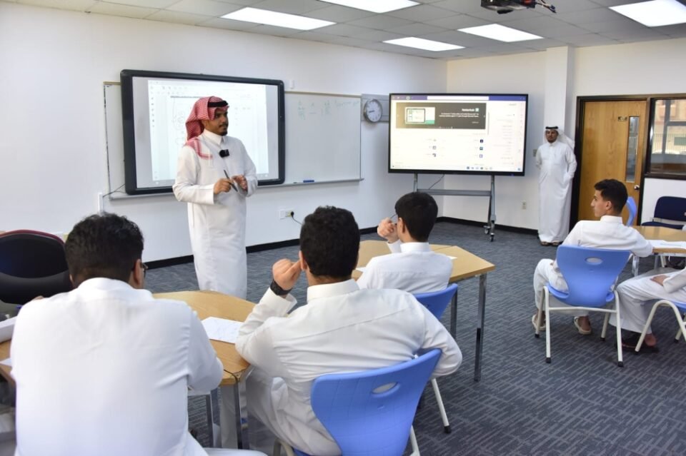 عاجل – إدراج "الصينية" للصف الثالث المتوسط.. واستحداث المدارس التخصصية والخطط المؤقتة