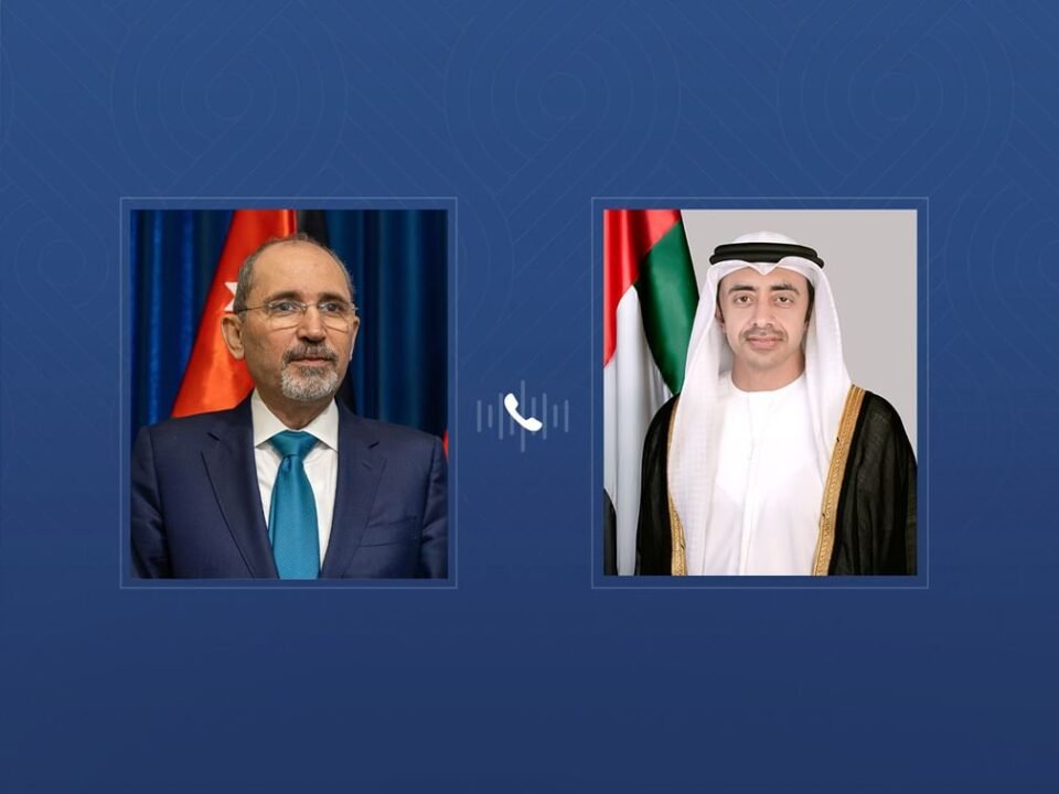 عبدالله بن زايد وأيمن الصفدي يبحثان هاتفياً التطورات في المنطقة